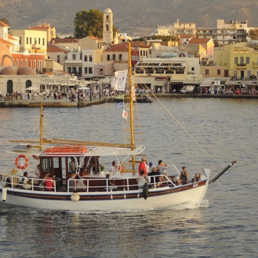 Boat trip around Chania old town